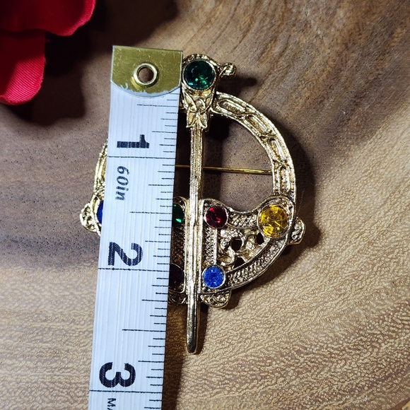 Vintage Gold Toned Celtic Tara Brooch with Multicolor Glass Gemstones - Picture 9 of 9